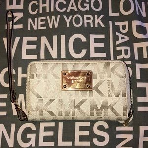 MICHEAL KORS WRISTLET